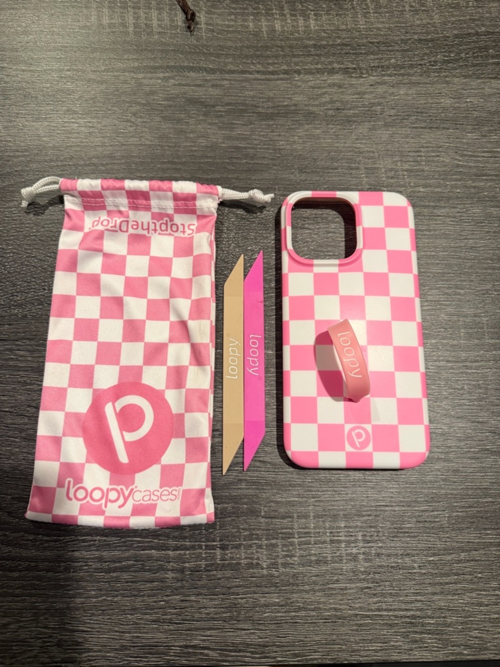 Loopy Case Pink and White checkered iphone 15 pro max